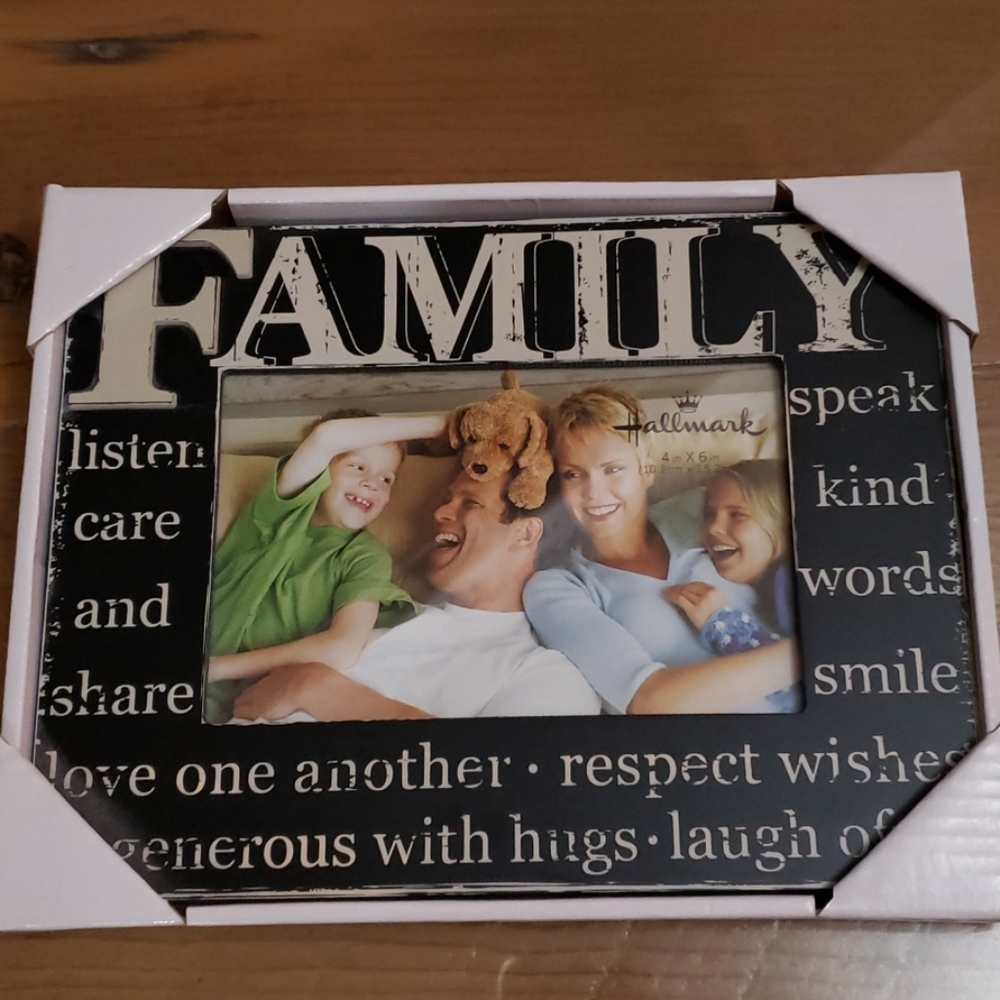 *NWT* Family Picture Frame